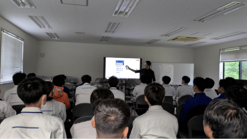 測量アプリ「OPTiM Geo Scan」をテーマに新技術見学会の様子の写真